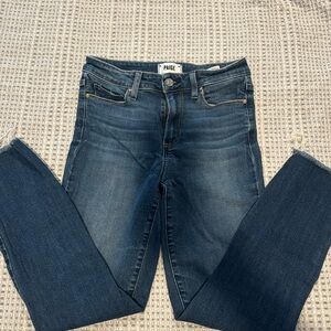 Paige - Hoxton Crop 
Dark wash